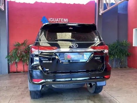 TOYOTA Hilux SW4 2.8 16V 4P GR-S 7 LUGARES 4X4 TURBO DIESEL AUTOM�TICO, Foto 23