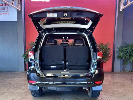 TOYOTA Hilux SW4 2.8 16V 4P GR-S 7 LUGARES 4X4 TURBO DIESEL AUTOM�TICO, Foto 24