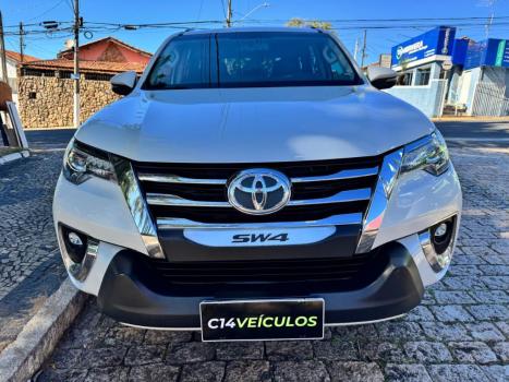 TOYOTA Hilux SW4 2.8 16V 4P SRX 4X4 7 LUGARES TURBO DIESEL AUTOM�TICO, Foto 2