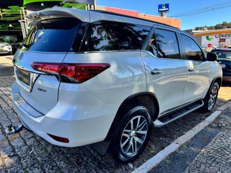 TOYOTA Hilux SW4 2.8 16V 4P SRX 4X4 7 LUGARES TURBO DIESEL AUTOM�TICO, Foto 4