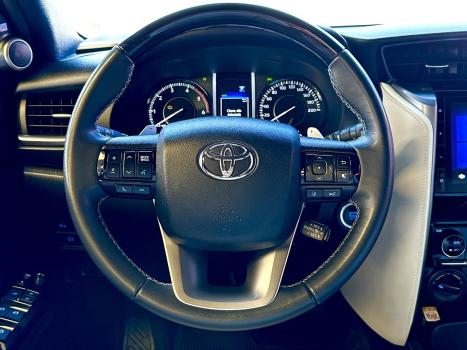 TOYOTA Hilux SW4 2.8 4P SRX 4X4 DIAMOND 7 LUGARES TURBO DIESEL AUTOM�TICO, Foto 2