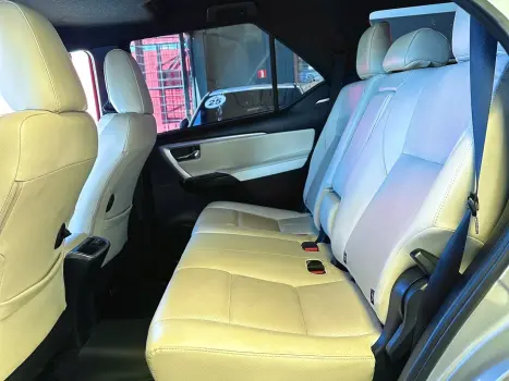 TOYOTA Hilux SW4 2.8 4P SRX 4X4 DIAMOND 7 LUGARES TURBO DIESEL AUTOM�TICO, Foto 15