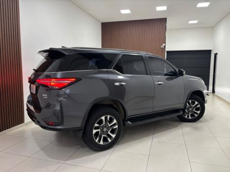 TOYOTA Hilux SW4 2.8 16V 4P SRX PLATINUM 4X4 7 LUGARES TURBO DIESEL AUTOM�TICO, Foto 4