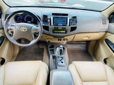 TOYOTA Hilux SW4 3.0 16V 4P SRV 4X4 7 LUGARES TURBO DIESEL AUTOMTICO, Foto 6