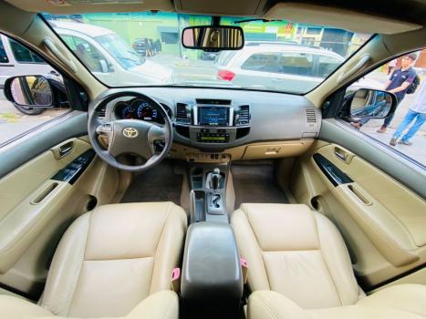 TOYOTA Hilux SW4 3.0 16V 4P SRV 4X4 7 LUGARES TURBO DIESEL AUTOMTICO, Foto 7