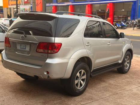 TOYOTA Hilux SW4 3.0 V6 12V 4P SRV 4X4 TURBO DIESEL AUTOMTICO, Foto 2