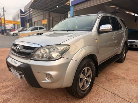 TOYOTA Hilux SW4 3.0 V6 12V 4P SRV 4X4 TURBO DIESEL AUTOMTICO, Foto 3