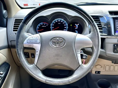 TOYOTA Hilux SW4 3.0 16V 4P SR 4X4 TURBO DIESEL AUTOM�TICO, Foto 2