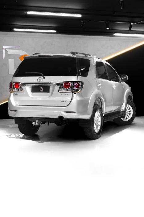 TOYOTA Hilux SW4 3.0 16V 4P SR 4X4 TURBO DIESEL AUTOM�TICO, Foto 2