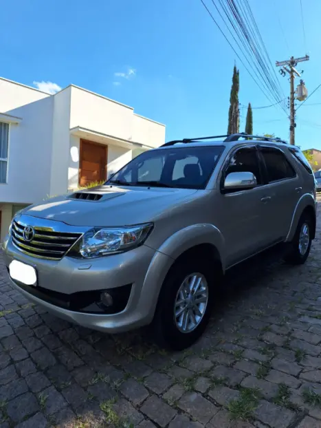 TOYOTA Hilux SW4 3.0 16V 4P SRV 4X4 7 LUGARES TURBO DIESEL AUTOM�TICO, Foto 2
