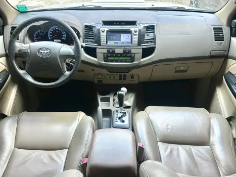 TOYOTA Hilux SW4 3.0 16V 4P SR 4X4 TURBO DIESEL AUTOM�TICO, Foto 10