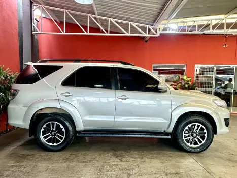 TOYOTA Hilux SW4 3.0 16V 4P SR 4X4 TURBO DIESEL AUTOM�TICO, Foto 20