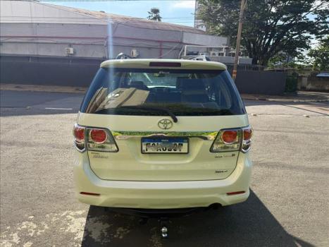 TOYOTA Hilux SW4 3.0 16V 4P SRV 4X4 7 LUGARES TURBO DIESEL AUTOM�TICO, Foto 4