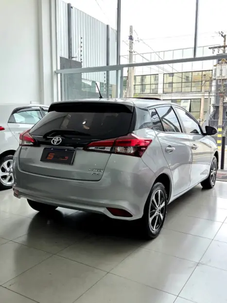 TOYOTA Yaris Hatch 1.5 16V 4P FLEX X WAY CONNECT MULTIDRIVE AUTOM�TICO CVT, Foto 3
