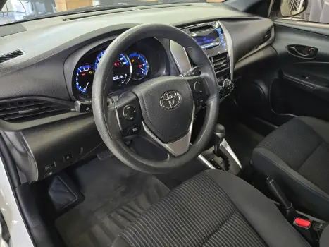TOYOTA Yaris Hatch 1.3 16V 4P FLEX XL MULTIDRIVE AUTOM�TICO CVT, Foto 14