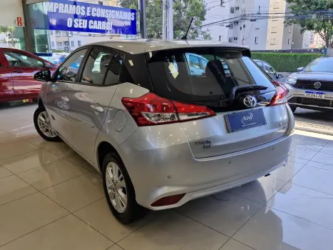 TOYOTA Yaris Hatch 1.3 16V 4P FLEX XL MULTIDRIVE AUTOM�TICO CVT, Foto 4