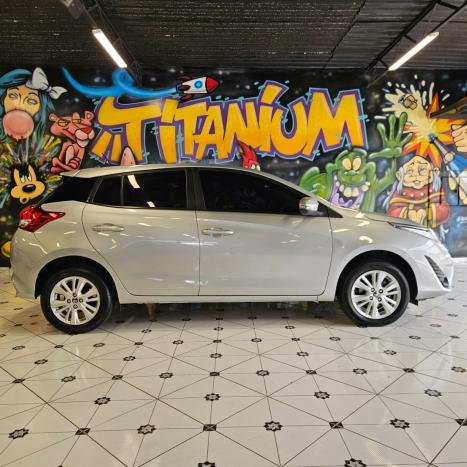TOYOTA Yaris Hatch 1.3 16V 4P FLEX XL MULTIDRIVE AUTOM�TICO CVT, Foto 4