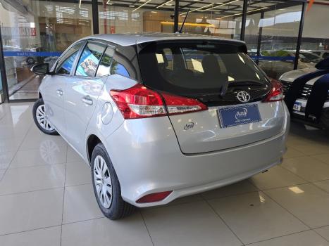 TOYOTA Yaris Hatch 1.5 16V 4P FLEX XL MULTIDRIVE AUTOM�TICO CVT, Foto 4