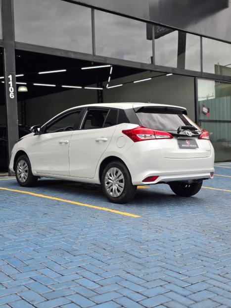 TOYOTA Yaris Hatch 1.3 16V 4P FLEX XL MULTIDRIVE AUTOM�TICO CVT, Foto 6