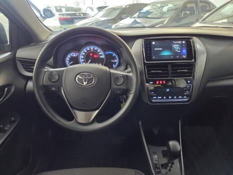TOYOTA Yaris Hatch 1.3 16V 4P FLEX XL MULTIDRIVE AUTOM�TICO CVT, Foto 3