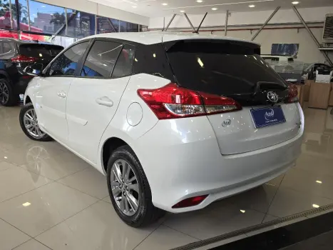 TOYOTA Yaris Hatch 1.3 16V 4P FLEX XL PLUS TECH MULTIDRIVE AUTOM�TICO CVT, Foto 4