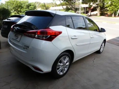 TOYOTA Yaris Hatch 1.3 16V 4P FLEX XL PLUS TECH MULTIDRIVE AUTOM�TICO CVT, Foto 3