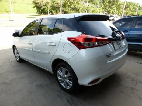 TOYOTA Yaris Hatch 1.3 16V 4P FLEX XL PLUS TECH MULTIDRIVE AUTOM�TICO CVT, Foto 4