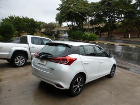 TOYOTA Yaris Hatch 1.5 16V 4P FLEX XS CONNECT MULTIDRIVE AUTOM�TICO CVT, Foto 3