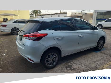TOYOTA Yaris Sedan 1.5 16V 4P FLEX XS MULTIDRIVE AUTOM�TICO CVT, Foto 2