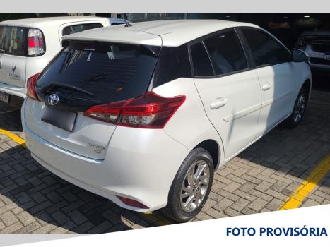 TOYOTA Yaris Sedan 1.5 16V 4P FLEX XS MULTIDRIVE AUTOM�TICO CVT, Foto 3