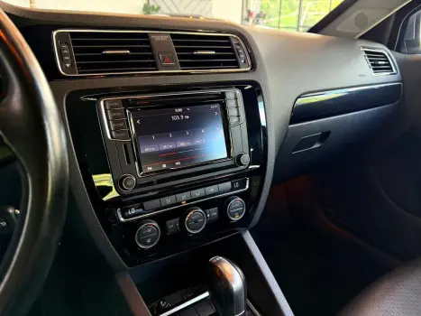 VOLKSWAGEN Jetta 1.4 4P 250 TSI TURBO COMFORTLINE AUTOM�TICO, Foto 16