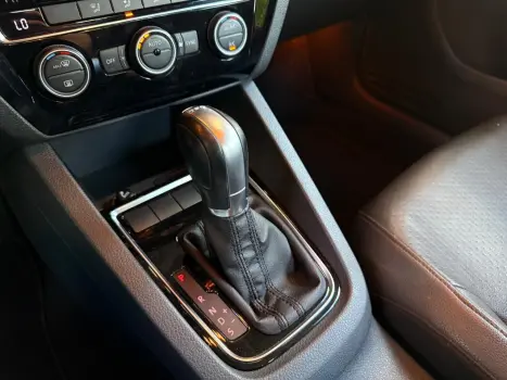 VOLKSWAGEN Jetta 1.4 4P 250 TSI TURBO COMFORTLINE AUTOM�TICO, Foto 17