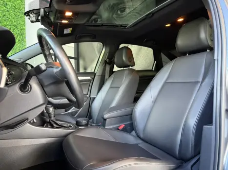 VOLKSWAGEN Jetta 1.4 4P 250 TSI R-LINE AUTOM�TICO, Foto 19