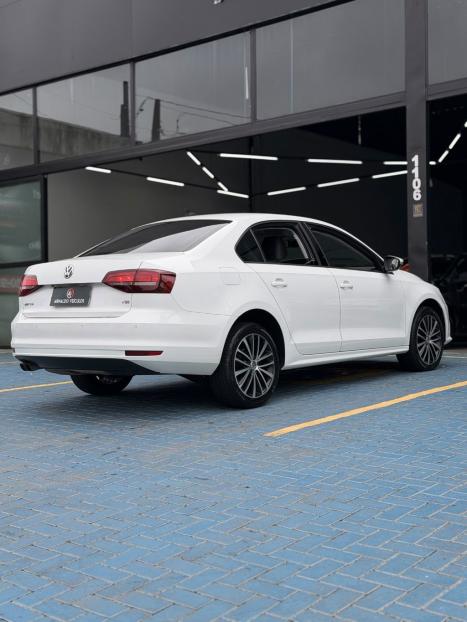 VOLKSWAGEN Jetta 1.4 4P 250 TSI TURBO COMFORTLINE AUTOMÁTICO, Foto 4