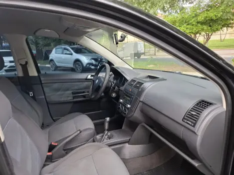 VOLKSWAGEN Polo Sedan 1.6 4P COMFORTLINE FLEX, Foto 4 VOLKSWAGEN Polo Sedan 1.6 4P COMFORTLINE FLEX, Foto 4