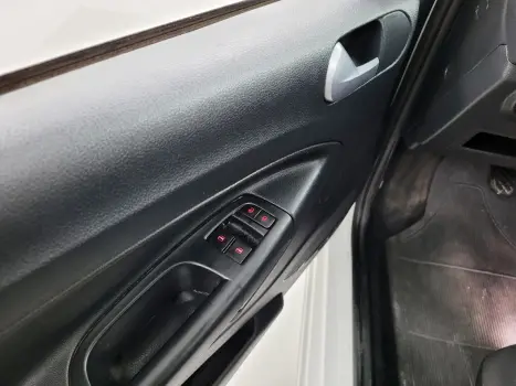 VOLKSWAGEN Saveiro 1.6 16V FLEX MSI ROBUST CABINE DUPLA, Foto 7