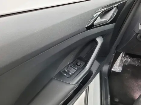 VOLKSWAGEN T-Cross 1.4 4P 250 TSI FLEX HIGHLINE AUTOM�TICO, Foto 12