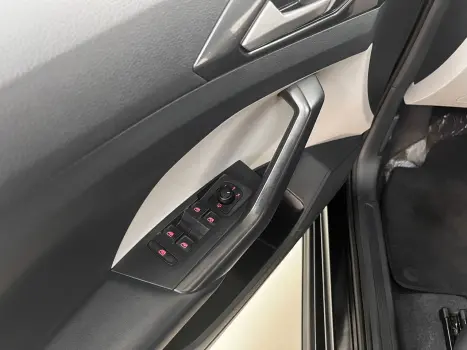 VOLKSWAGEN T-Cross 1.4 4P 250 TSI FLEX HIGHLINE AUTOM�TICO, Foto 12