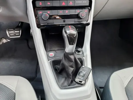 VOLKSWAGEN T-Cross 1.4 4P 250 TSI FLEX HIGHLINE AUTOM�TICO, Foto 17