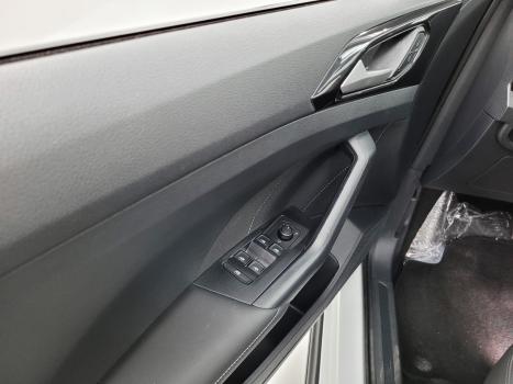 VOLKSWAGEN T-Cross 1.4 4P 250 TSI FLEX HIGHLINE AUTOM�TICO, Foto 12