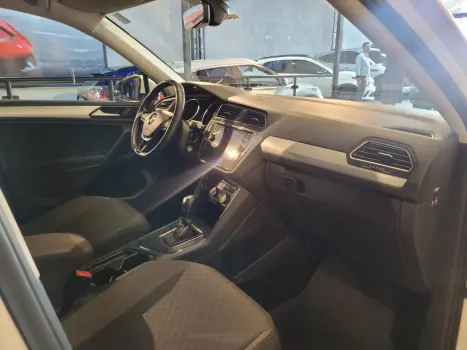 VOLKSWAGEN Tiguan 1.4 16V 4P TSI TURBO DSG AUTOM�TICO, Foto 6