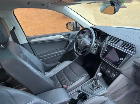 VOLKSWAGEN Tiguan 1.4 250 TSI TOTAL FLEX ALLSPACE COMFORTLINE TURBO AUTOMTICO TIPTRONIC, Foto 10