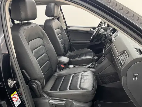 VOLKSWAGEN Tiguan 1.4 250 TSI TOTAL FLEX ALLSPACE COMFORTLINE TURBO AUTOM�TICO TIPTRONIC, Foto 6