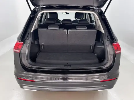 VOLKSWAGEN Tiguan 1.4 250 TSI TOTAL FLEX ALLSPACE COMFORTLINE TURBO AUTOM�TICO TIPTRONIC, Foto 9