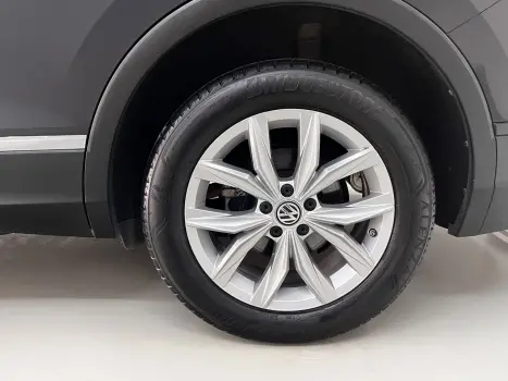 VOLKSWAGEN Tiguan 1.4 250 TSI TOTAL FLEX ALLSPACE COMFORTLINE TURBO AUTOM�TICO TIPTRONIC, Foto 13