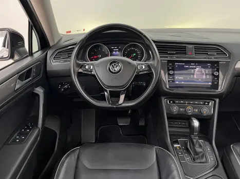 VOLKSWAGEN Tiguan 1.4 250 TSI TOTAL FLEX ALLSPACE COMFORTLINE TURBO AUTOM�TICO TIPTRONIC, Foto 18