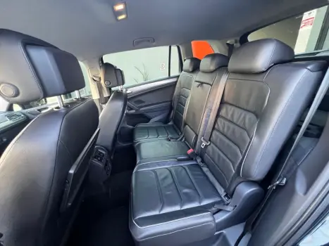 VOLKSWAGEN Tiguan 1.4 250 TSI TOTAL FLEX ALLSPACE COMFORTLINE TURBO AUTOM�TICO TIPTRONIC, Foto 19