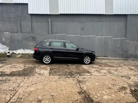 VOLKSWAGEN Tiguan 1.4 250 TSI TOTAL FLEX ALLSPACE COMFORTLINE TURBO AUTOM�TICO TIPTRONIC, Foto 2