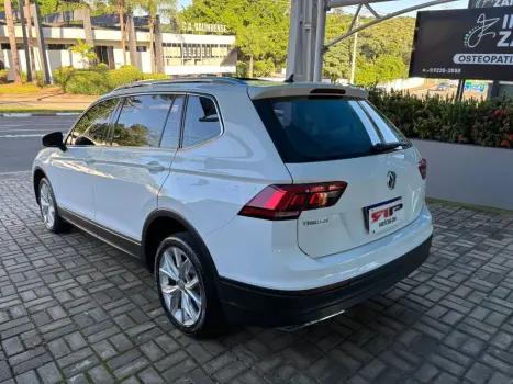 VOLKSWAGEN Tiguan 1.4 250 TSI TOTAL FLEX ALLSPACE COMFORTLINE TURBO AUTOM�TICO TIPTRONIC, Foto 4