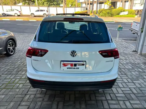 VOLKSWAGEN Tiguan 1.4 250 TSI TOTAL FLEX ALLSPACE COMFORTLINE TURBO AUTOM�TICO TIPTRONIC, Foto 5